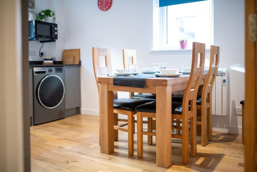 Modern City Centre Apartment In Inverness Ngoại thất bức ảnh